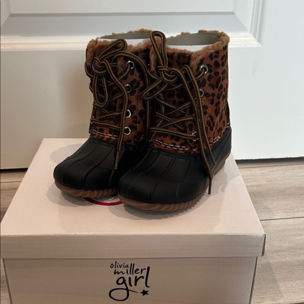 Olivia Miller Girl! Girls leopard print snow rain faux fur lined boots size 10